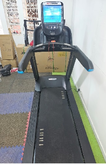 Commercial 7 Hp treadmill with 16' TFT WIFI